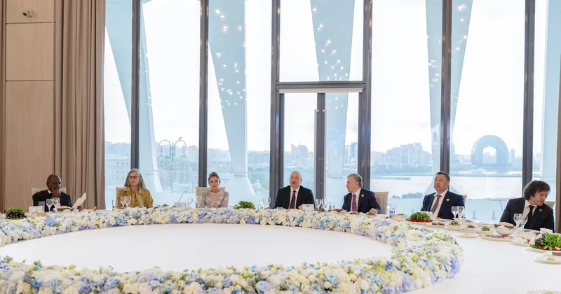 Prezident WUF13 dəki liderlərə ziyafət verdi