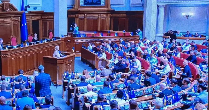 В Украине принят закон о введении института множественного гражданства
