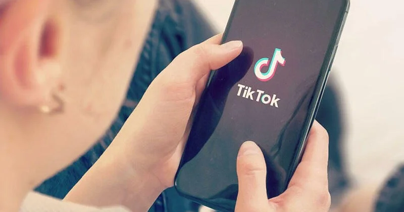2 uşaq anası bütün pullarını TikTok a qoydu