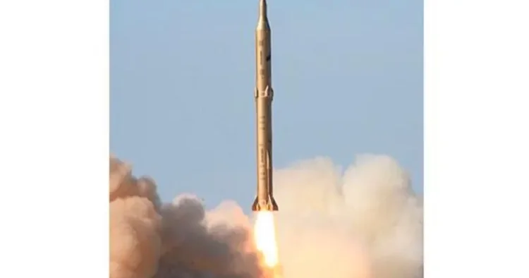 İran ilk dəfə ortamənzilli “Sacil” raketini buraxıb KİV