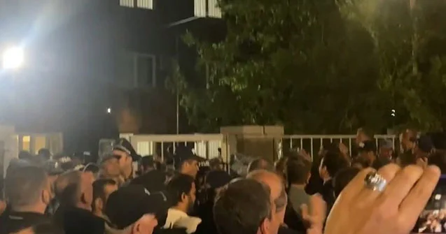 Ermənilər rusiyalı milyarderə görə aksiya keçirir