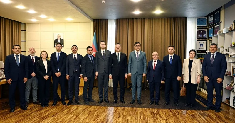 Fərid Qayıbov İşçi Qrupunun üzvləri ilə görüşüb FOTOLAR