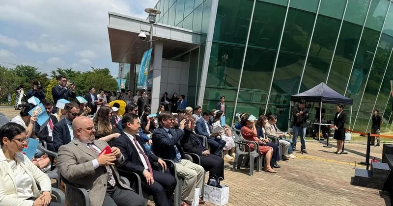 Cənubi Koreyadakı sərgidə gənc azərbaycanlı rəssamların əsərləri təqdim olunub