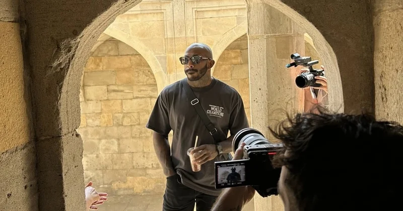 Vegeterian UFC döyüşçüsü Bakıda kabab yeyib