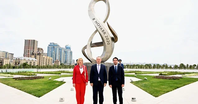 Afrim Qaşi Zəfər parkında Fotolar