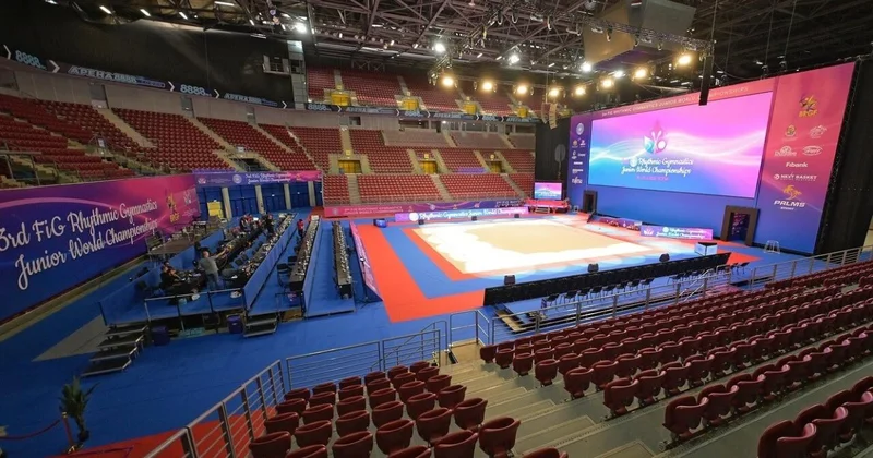 Азербайджанская гимнастка идет четвертой на чемпионате мира