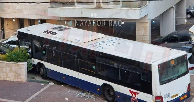 İsraildə avtobus yaşayış binasına ÇIRPILDI