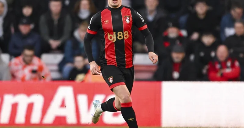 Liverpul yeni müdafiəçi üçün 47 milyon avro ödəyəcək