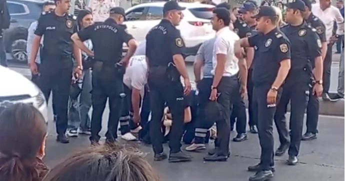 “İnşaatçılar”da qayda pozan piyada qadını maşın vurdu; ürəyi getdi VİDEO