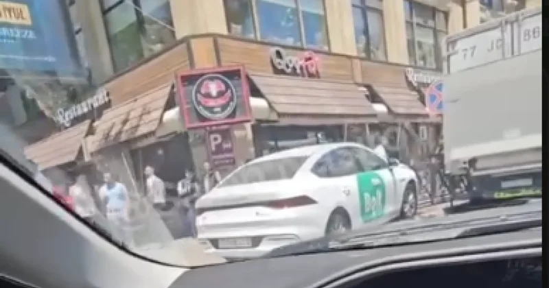 Bolt Qoç Ət in qarşısında qəza törətdi VİDEO