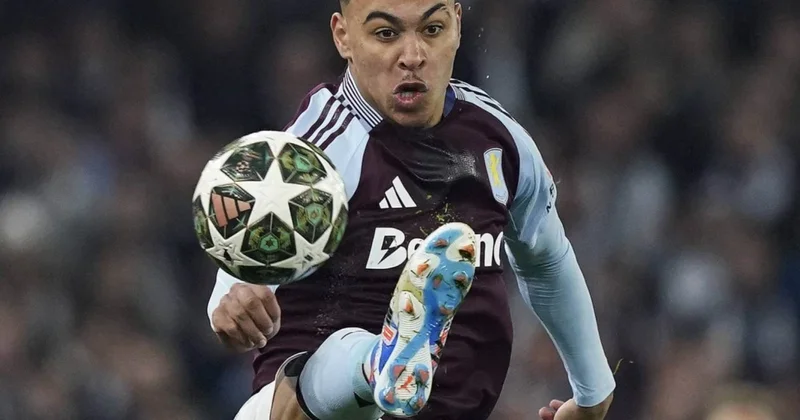 Arsenal və Çelsi Aston Villa nın oyunçusunu yaxından izləyir