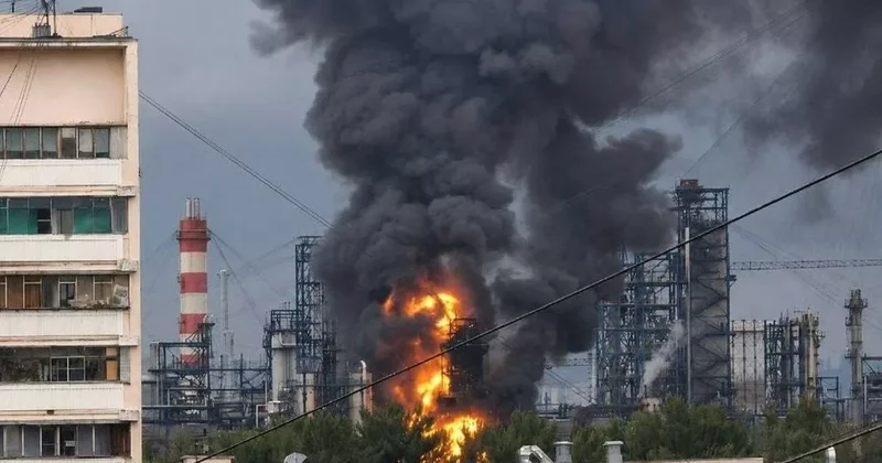 ASTRA: Пожар вблизи НПЗ Газпромнефть МНПЗ ВИДЕО / ФОТО