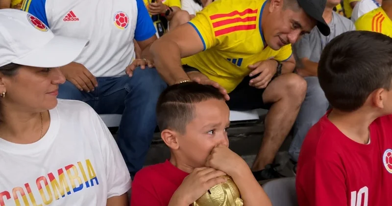 Məğlubiyyət göz yaşları, rəqibdən təsəlli: Mundialın duyğulu anı VİDEO
