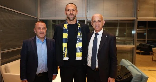 Vedat Muriqi Fənərbaxça üçün İstanbuldadır