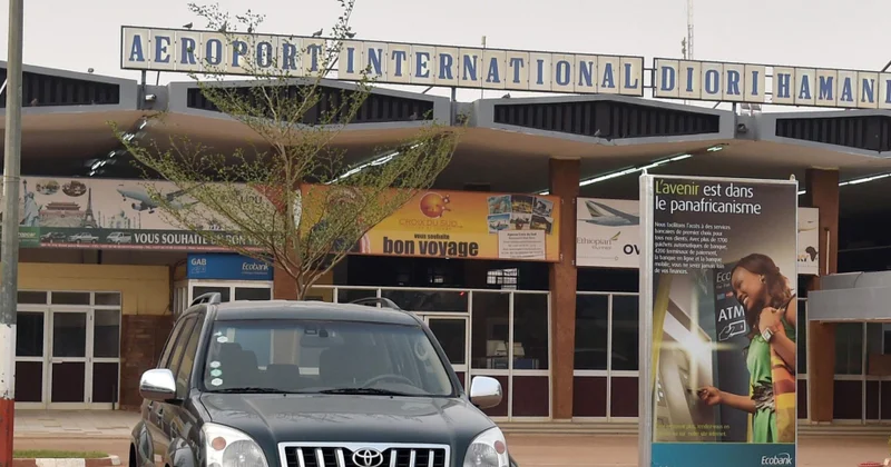 Nigerin paytaxtında hava limanı ərazisində partlayış və atışma səsləri eşidilib