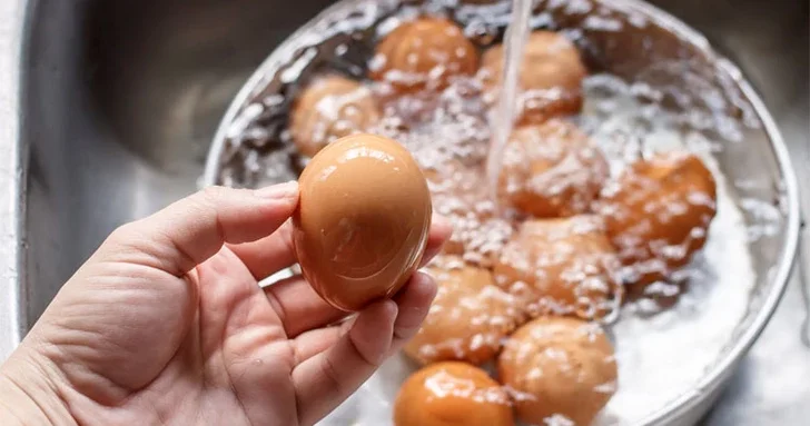 Почему не стоит мыть сырое мясо, яйца и грибы объяснение специалиста