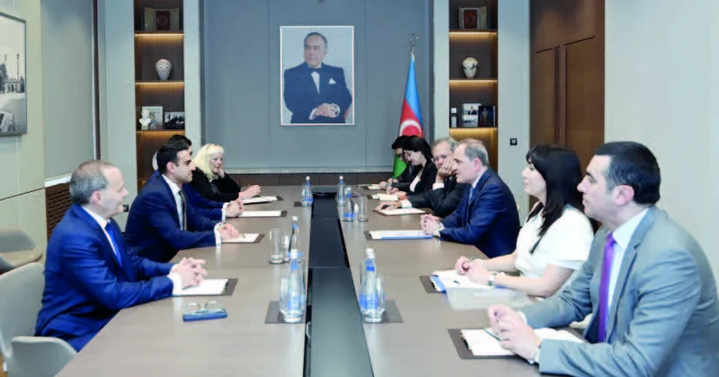 XİN də xarici siyasətçilərlə görüşlər