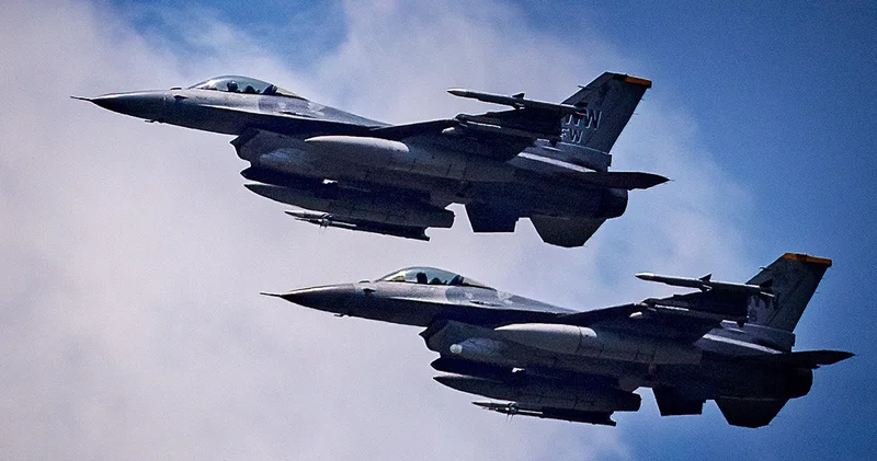 Belçika ilin sonunadək Ukraynaya yeddi ədəd F 16 göndərəcəyinə söz verib