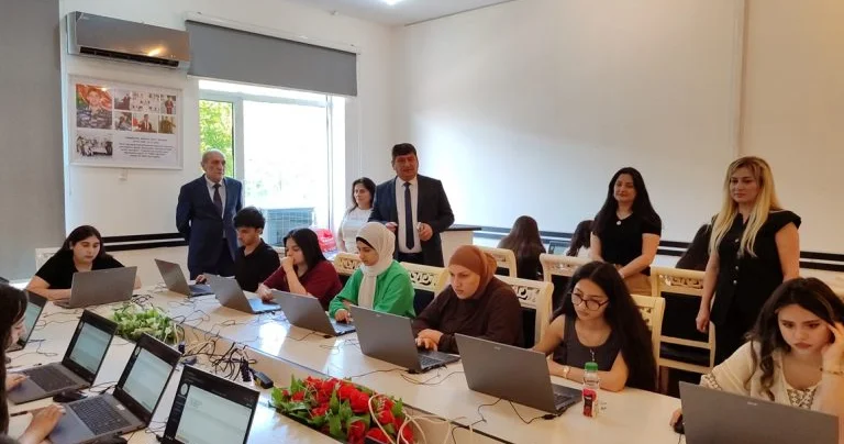 Valideynlər və media GDU dakı imtahan prosesini izlədilər