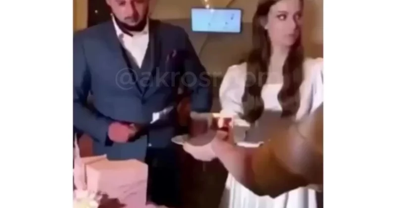 Rusiyada bəy 1 yumruqla dostunu yerə sərdi VİDEO