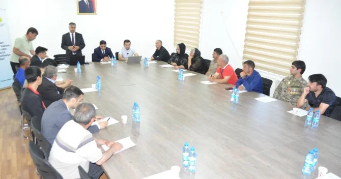 Qobustanda şəhid ailəsi üzvləri və müharibə iştirakçılarına hüquqi konsultasiya xidməti göstərilib FOTO