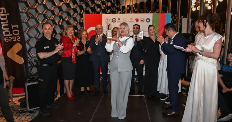 Köhnə çamadanlar Adana tamaşaçısı ilə görüşdü (FOTO)
