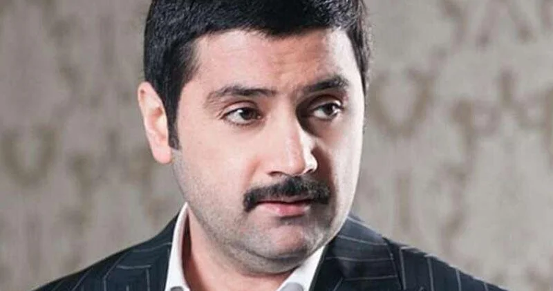 İzzət Bağırov: Zalı bağlatdırıb konsertə tək baxa bilər, məndən 12 dəvətnamə istəyir