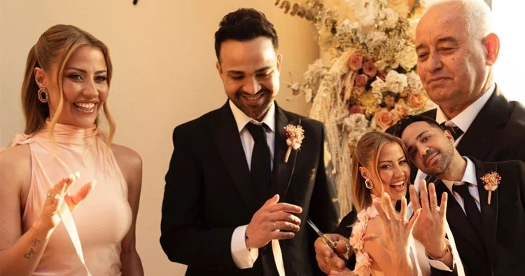 Derya Uluğ nişanlandı!