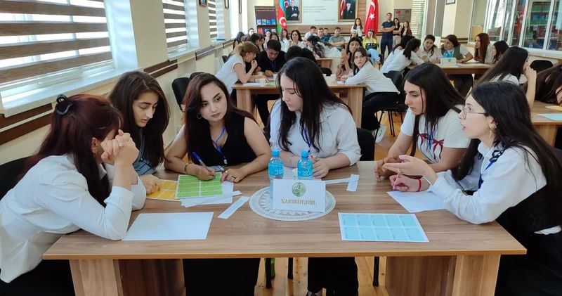 Tələbələr arasında intellektual yarış keçirilib FOTO