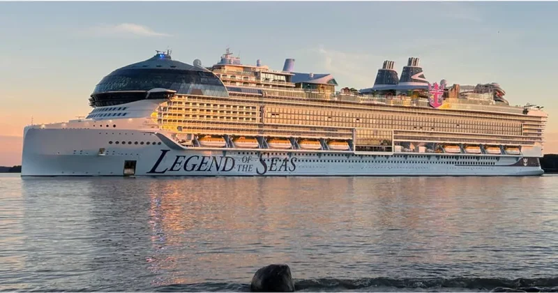 Крупнейший в мире круизный лайнер Legend of the Seas вышел в первое путешествие