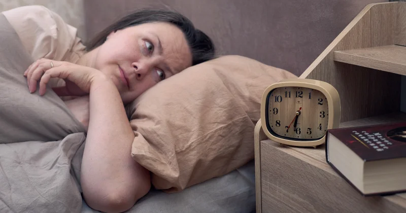 Zəngli saatın kənarında: təravətli və stresssiz oyanmağın ən yaxşı yolları