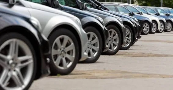 Dövlətin satışa çıxardığı maşınlar rekord qiymətə satıldı