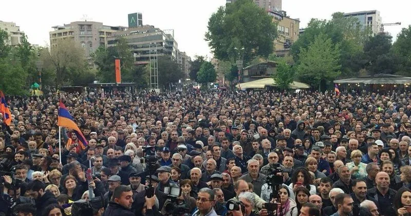 Bütün Ermənistan müxalifəti hakimiyyətə qarşı mitinqə başlayır