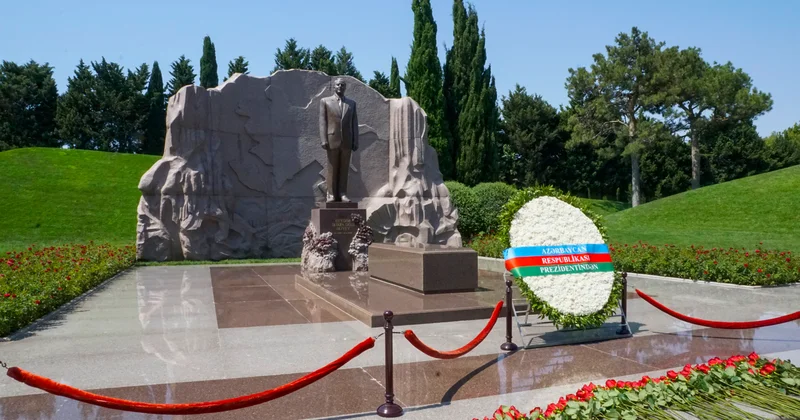 ANAMA kollektivi Ulu Öndərin məzarını ziyarət edib