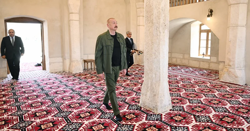 İlham Əliyev Ağdamda bərpa olunmuş tarixi məscidin açılışında