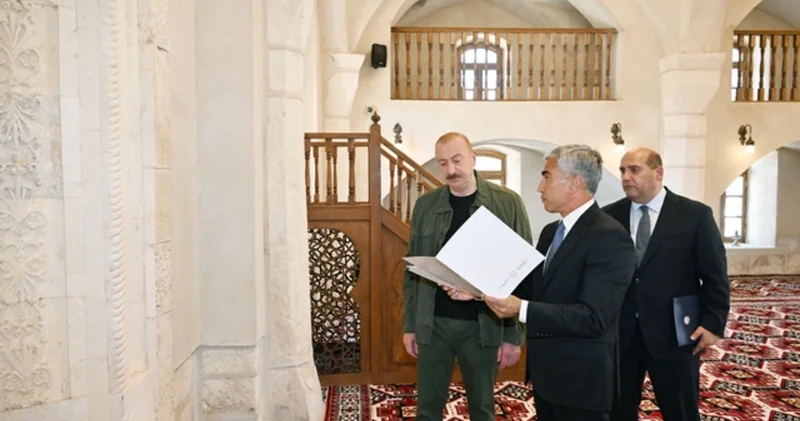Prezidentin köməkçisi Anar Ələkbərov Qiyaslı məscidindən paylaşım edb