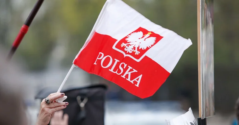Polşa vətəndaşlarını Rusiyaya getməməyə çağırıb