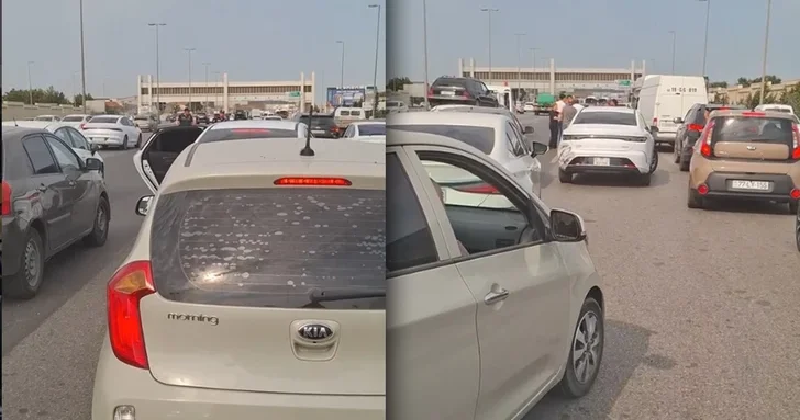 В Баку столкновение двух авто переросло в драку