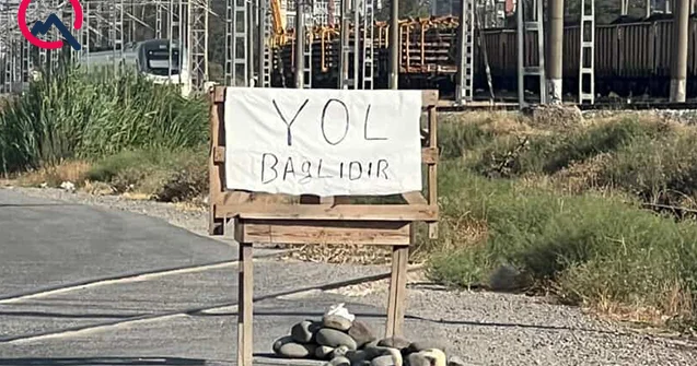 Bakıda əllə yazılmış “Yol bağlıdır” lövhəsini kim qoyub? Foto