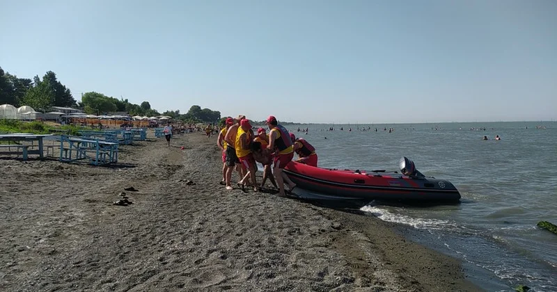 В Лянкяране прошли учения по обеспечению безопасности людей на водных объектах