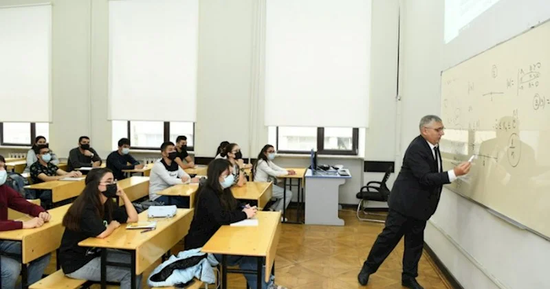 Milyonlarla təhsil haqqı alan universitetlər niyə kitaba pul xərcləmir? AÇIQLAMA