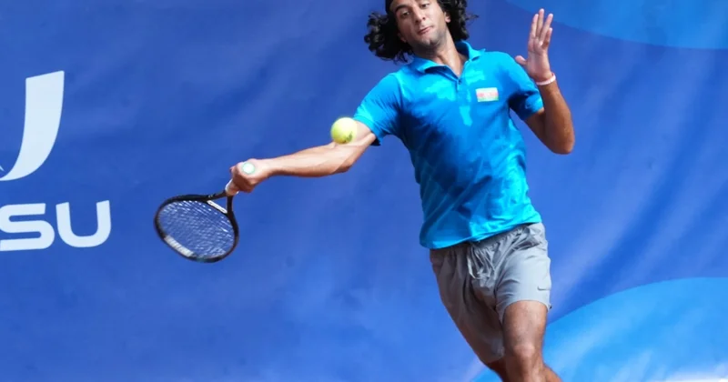 Universiada: azərbaycanlı tennisçi ilk görüşündə qalib gəlib FOTO