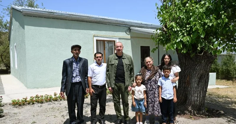 İlham Əliyevin Xocalı sakininin evində səmimi söhbəti VİDEO