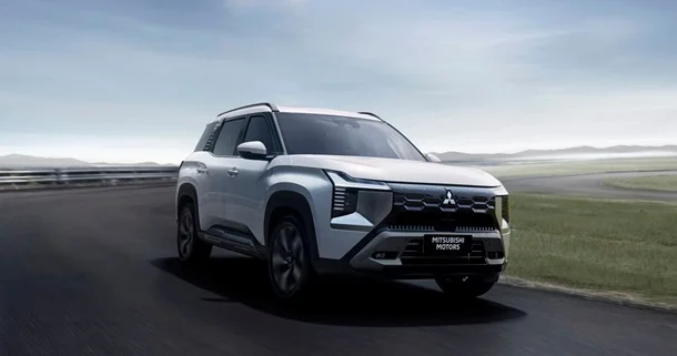 Mitsubishi üç sıra yolsuzluq avtomobili Destinator u təqdim etdi...