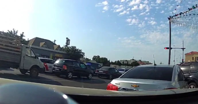 Zabratda sürücüsü “Chevrolet”i elə saxladı ki... VİDEO