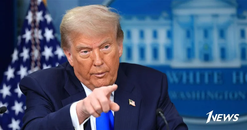 Трамп пригрозил WSJ судом из за статьи об открытке для Эпштейна