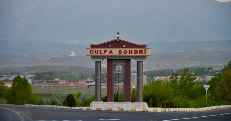 Culfada güclü küləyin zərər vurduğu binaların dam örtükləri bərpa olunur FOTO
