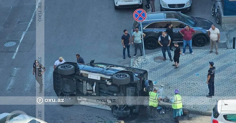 Bakıda yolayrıcını düzgün keçməyən iki avtomobil TOQQUŞDU