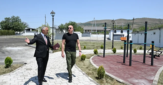 Prezident Xocalıda görülən işlərlə tanış oldu