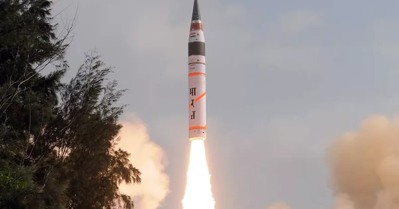 Индия провела успешные пуски ракет малой дальности Prithvi II и Agni I
